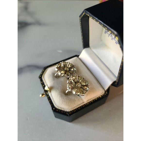 Vintage Weisner Floral Screwback Earrings - Picture 7 of 10